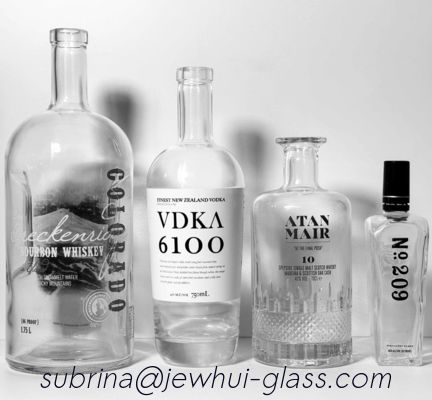 kopen het Glasfles van 0.75L Tequila met Gouden de Druk van de Glaskurk ISO14001 online manufacture