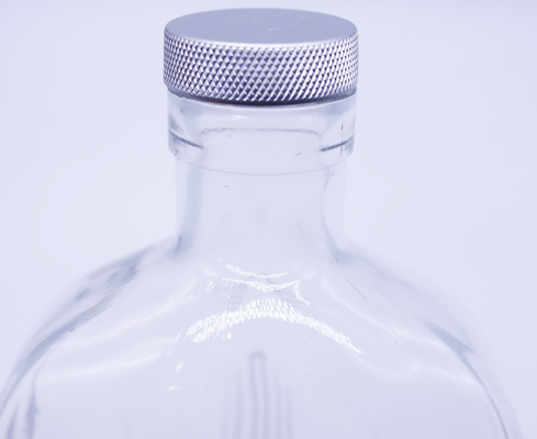 Goede prijs 1750ml luchtvaart Gegraveerde Gin Bottle Alunimum Screw Cap-SGS FDA online